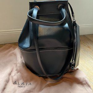 Alaïa Sac le seau en Cuir verni